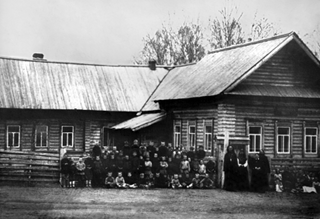 Короленковская школа 100 лет назад.png